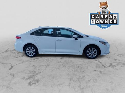 Used 2025 Toyota Corolla LE image 2