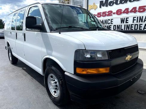 Used 2020 Chevrolet Express 3500 w/ Driver Convenience Package image 2