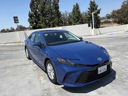 Used 2025 Toyota Camry LE FWD image 31