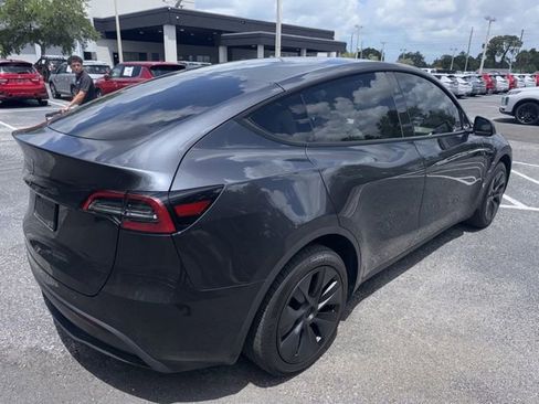 Used 2024 Tesla Model Y Long Range RWD image 4