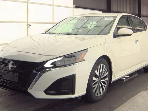 Used 2023 Nissan Altima 2.5 SV image 1