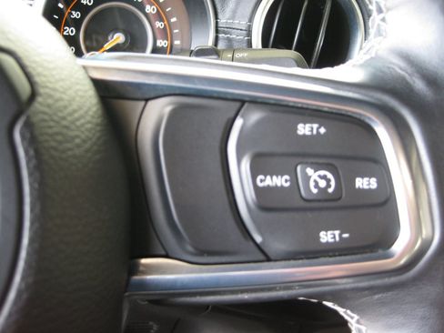 Used 2019 Jeep Wrangler Unlimited Sahara w/ Quick Order Package 24M Moab AWD/4WD image 15