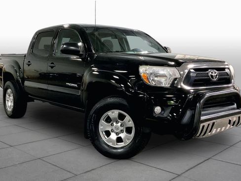 Used 2015 Toyota Tacoma 4x4 Double Cab w/ TRD Off-Road Package image 3
