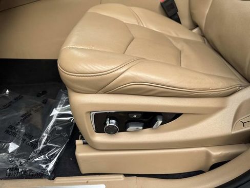 Used 2018 Cadillac Escalade Platinum image 19