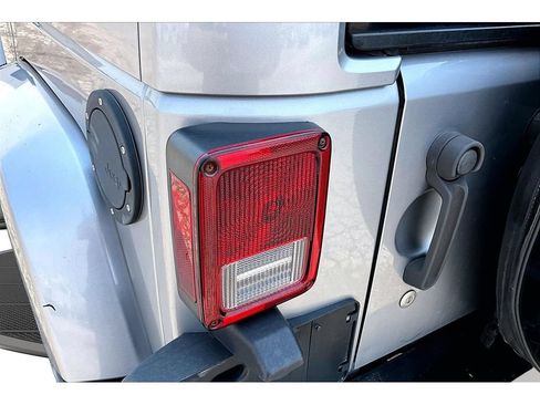Used 2015 Jeep Wrangler Unlimited Sahara AWD/4WD image 36