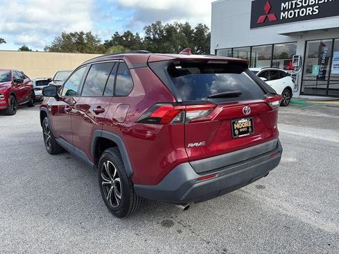 Used 2019 Toyota RAV4 LE image 4