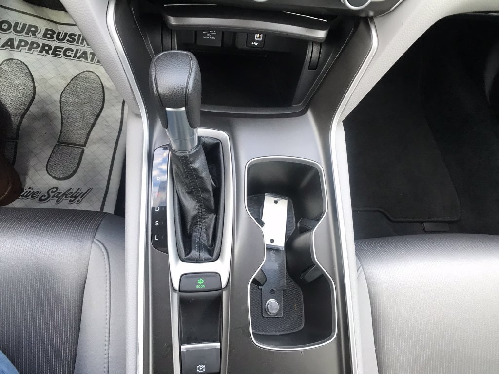 Used 2018 Honda Accord LX image 19