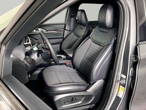 Used 2025 Ford Explorer ST-Line RWD image 8
