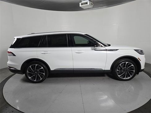 New 2026 Lincoln Aviator Reserve image 3