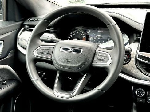 Used 2024 Jeep Compass Latitude AWD/4WD image 30