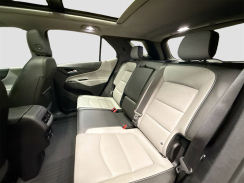 Used 2018 Chevrolet Equinox Premier image 26