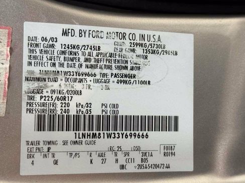 Used 2003 Lincoln Town Car Executive RWD image 36