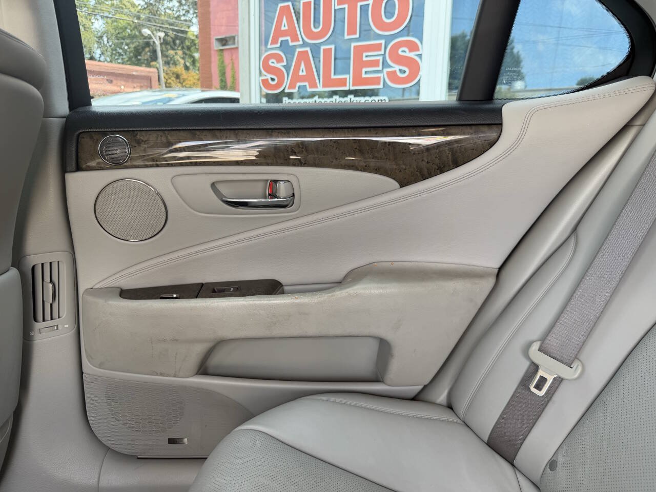 Used 2007 Lexus LS 460 RWD image 29