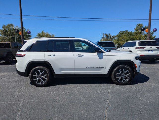 New 2027 Jeep Grand Cherokee Laredo X RWD image 3