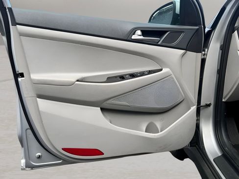 Used 2021 Hyundai Tucson SE image 25