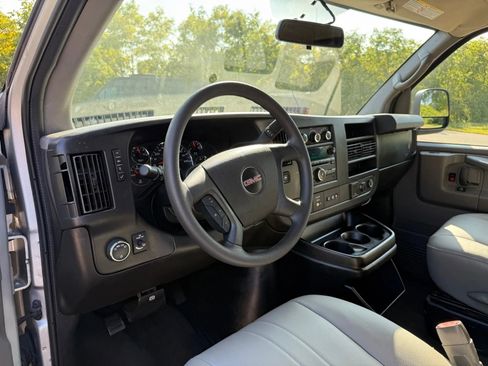 Used 2015 GMC Savana 3500 LT w/ LT Preferred Equipment Group RWD image 10