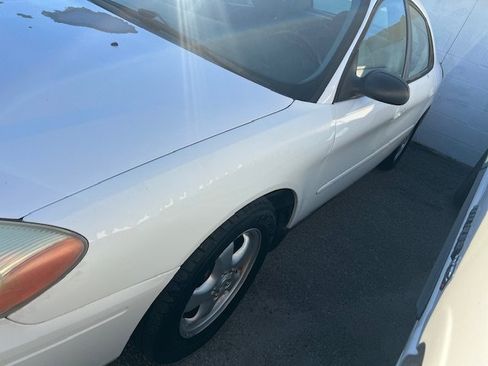 Used 2007 Ford Taurus SE FWD image 2