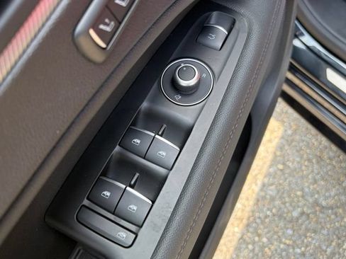 Used 2023 Alfa Romeo Stelvio Veloce AWD/4WD image 19