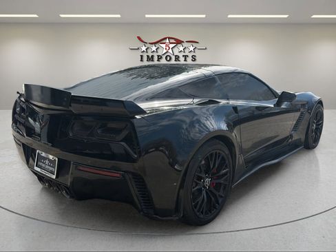 Used 2015 Chevrolet Corvette Z06 w/ 3LZ Preferred Equipment Group image 7