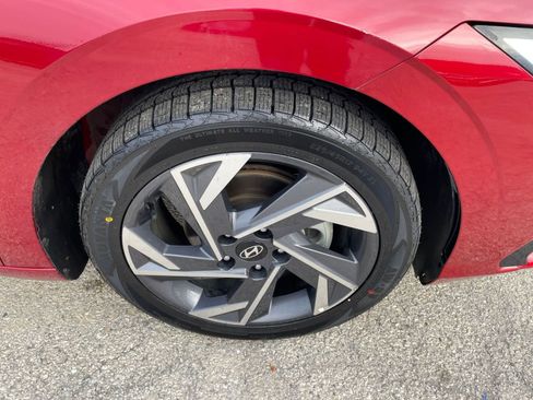 Used 2025 Hyundai Elantra Limited image 29