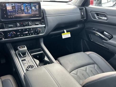 New 2026 Nissan Pathfinder Platinum AWD/4WD image 22