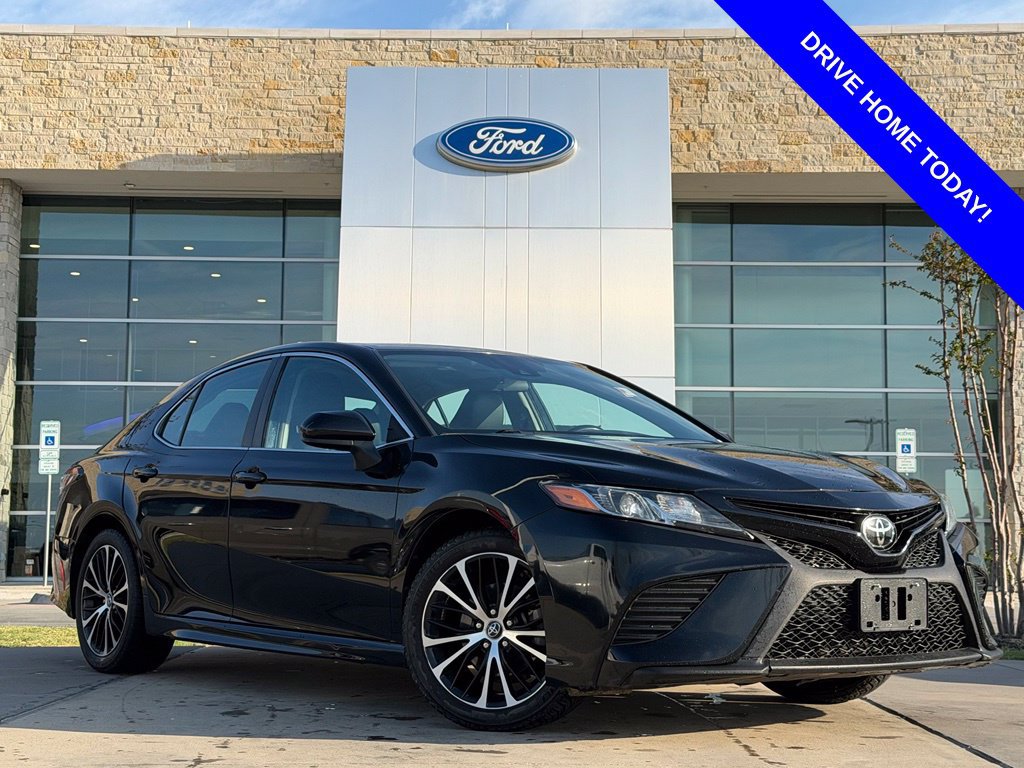 Used 2019 Toyota Camry SE FWD image 1