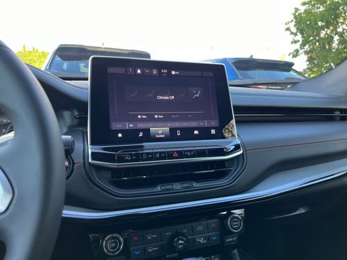 Used 2025 Jeep Compass Trailhawk image 23