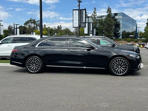 Used 2024 Mercedes-Benz S 580 4MATIC Sedan image 2