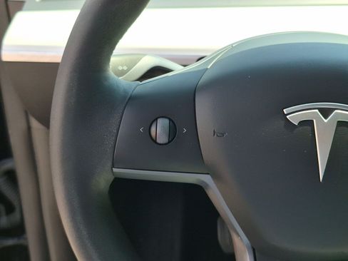 Used 2024 Tesla Model Y Long Range AWD/4WD image 21
