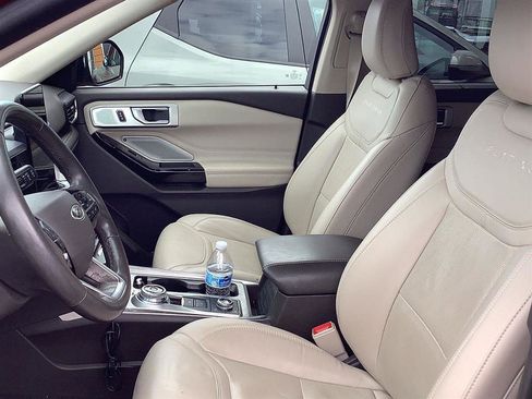 Used 2022 Ford Explorer Platinum w/ Equipment Group 601A image 4