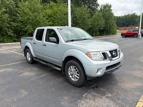 Used 2017 Nissan Frontier SV w/ SV Value Truck Package AWD/4WD image 4