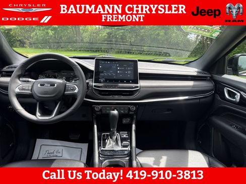 Used 2023 Jeep Compass Latitude w/ Sun and Sound Group AWD/4WD image 12