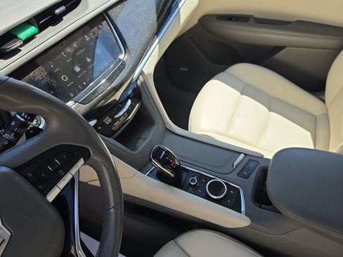 Used 2021 Cadillac XT6 Premium Luxury AWD/4WD image 25