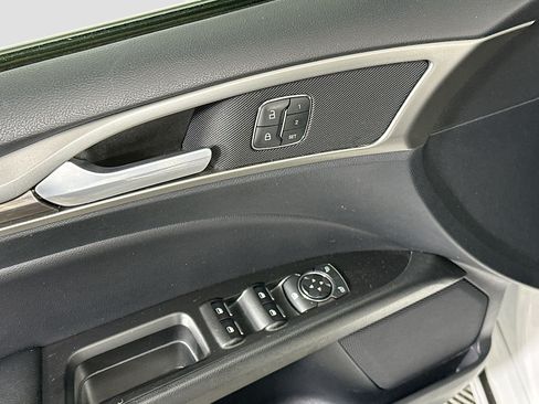 Used 2020 Ford Fusion SEL FWD image 15