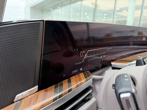 Used 2025 Cadillac Escalade Premium Luxury Platinum image 7