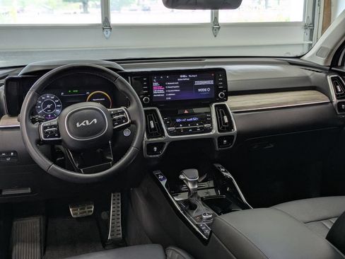 Used 2023 Kia Sorento SX Prestige AWD/4WD image 9