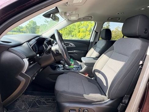 Used 2021 Chevrolet Traverse LT FWD image 9