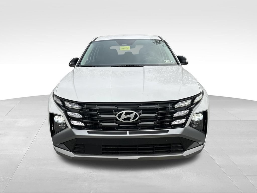 Used 2025 Hyundai Tucson SE FWD image 2