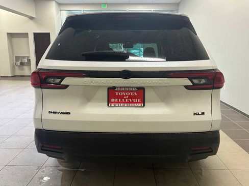 Certified 2025 Toyota Grand Highlander XLE image 5