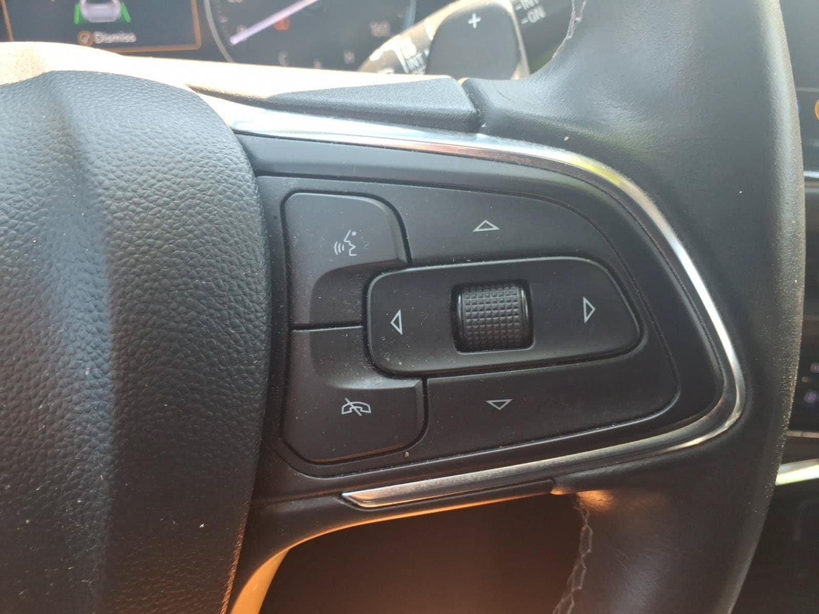 Used 2022 Buick Envision Essence w/ Technology Package I FWD image 30