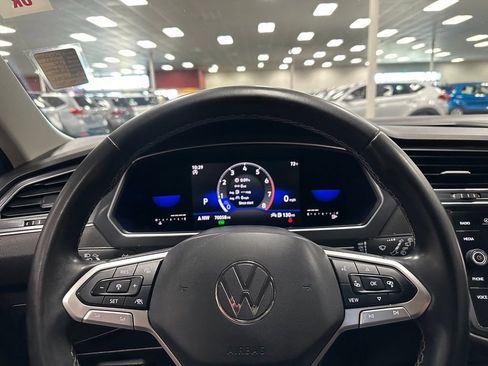 Used 2022 Volkswagen Tiguan SE image 18