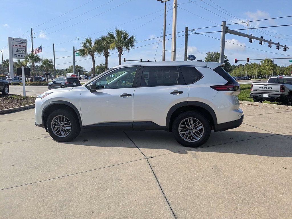Used 2024 Nissan Rogue S AWD/4WD image 6
