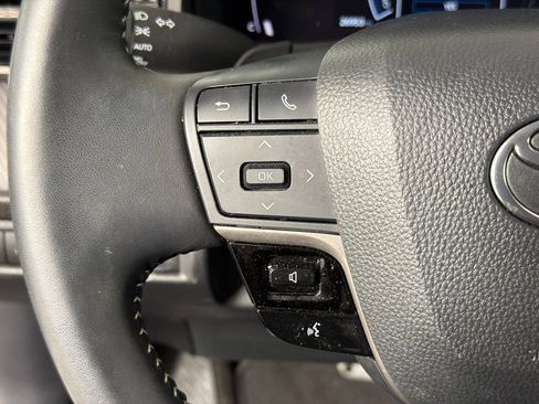 Used 2025 Toyota Camry SE image 24