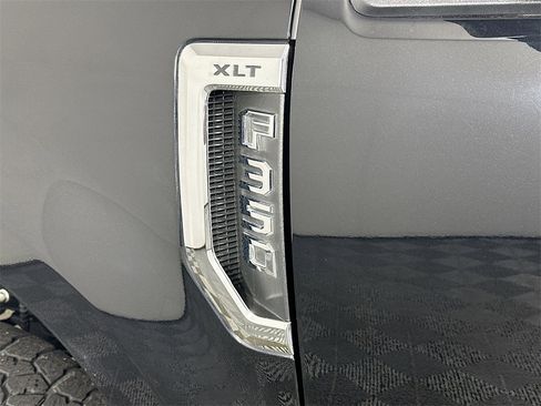 Used 2022 Ford F350 XLT w/ XLT Premium Package image 28