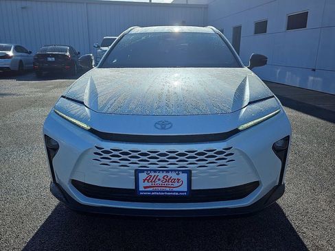 Used 2025 Toyota Crown Signia XLE image 12