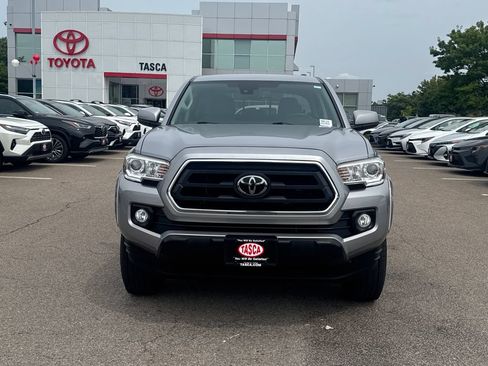 Used 2020 Toyota Tacoma SR5 AWD/4WD image 2