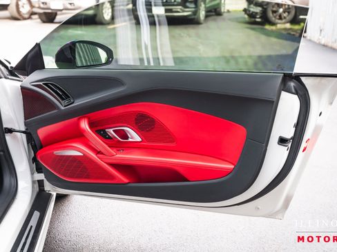 Used 2018 Audi R8 V10 w/ Premium Package RWD image 29