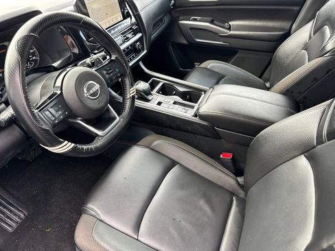 Used 2024 Nissan Pathfinder SL image 9