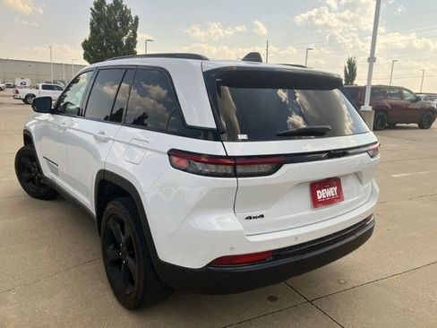 Certified 2022 Jeep Grand Cherokee Altitude AWD/4WD image 8