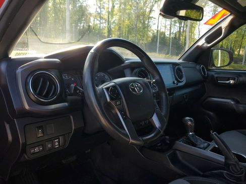 Used 2022 Toyota Tacoma TRD Off-Road w/ Technology Package image 17